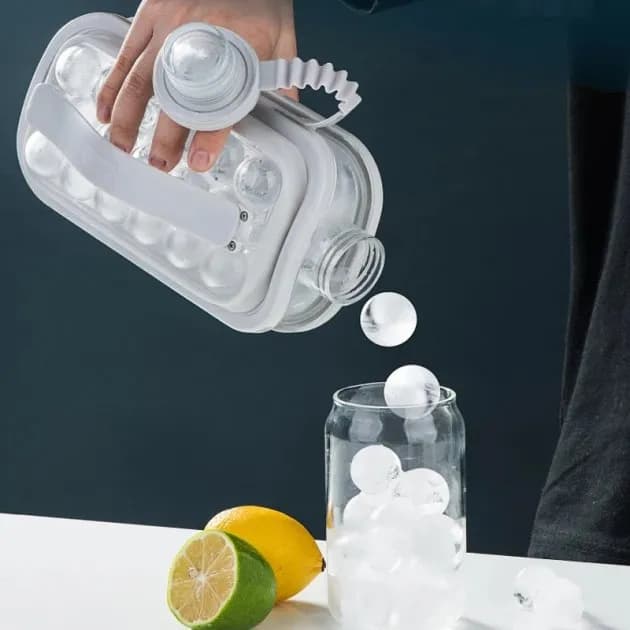 Силіконова форма для льоду ICE CUBE TRAY ∙ Складана пляшка – льодниця на 17 кульок - зображення 1