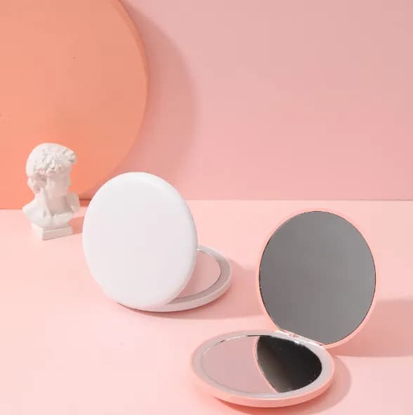 Кишенькове кругле дзеркало для макіяжу з LED підсвічуванням Pocket Mirror USB - зображення 1